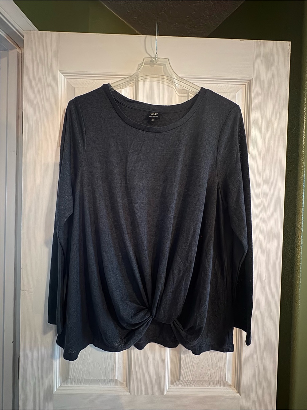 bobeau Black Long-Sleeve Twist Front Tee
